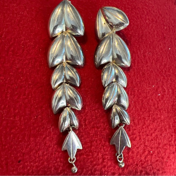 Jewelry - Vintage long, sterling silver leaf dangling earrings with bells